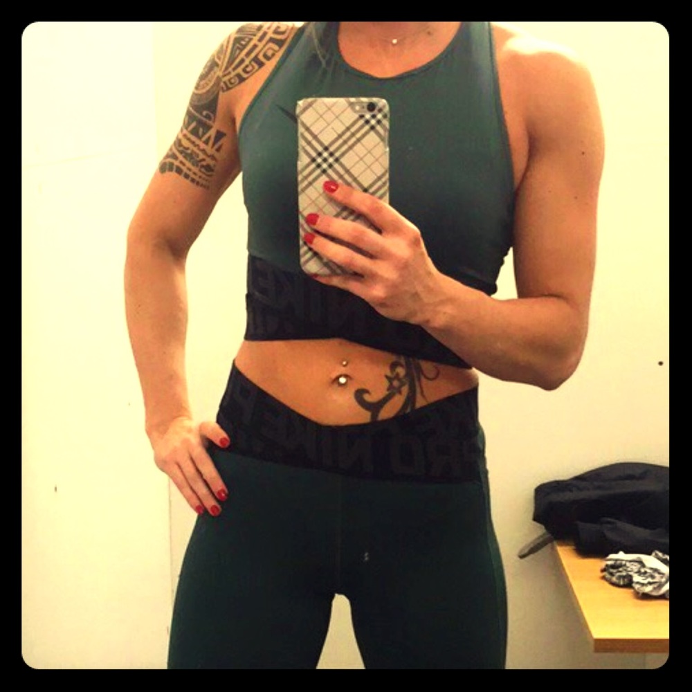Small Nike pro cropped set